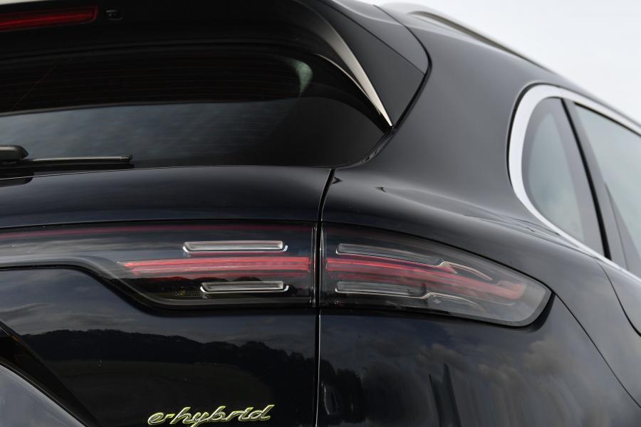 Детали экстерьера Porsche Cayenne E-Hybrid (PO536) 2018 года  (UK) (фото 12 из 13)